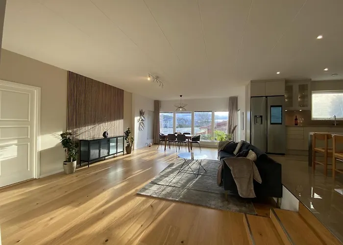 Luxurious Villa With Free Parking